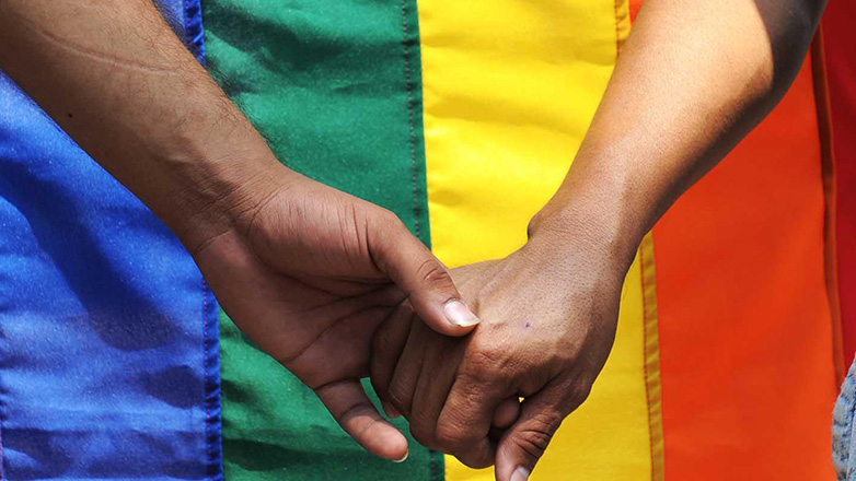 Ποιες είναι οι μοναδικές πτυχές της σεξουαλικής υγείας για τα διεμφυλικά και μη δυαδικά άτομα;