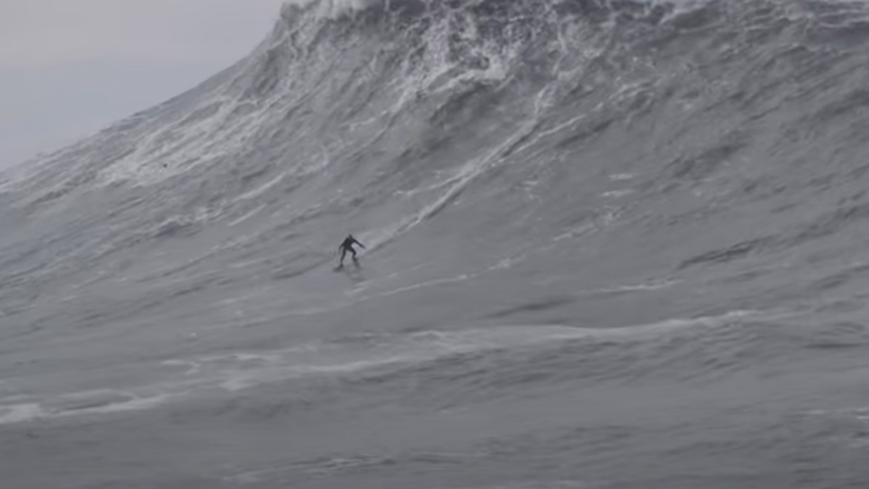 Γερμανός σέρφερ έσπασε το παγκόσμιο ρεκόρ Γκίνες στην Πορτογαλία