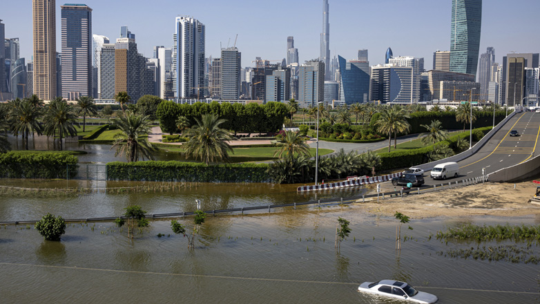 Μετά τις πλημμύρες στο Ντουμπάι, οι άνθρωποι αρρωσταίνουν από το μολυσμένο νερό