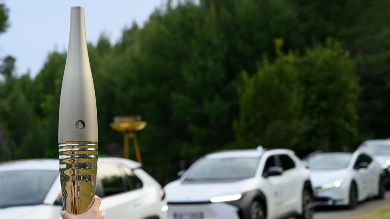 Ολυμπιακοί Αγώνες 2024: Συνοδεία του 100% ηλεκτρικού Toyota bZ4X η Ολυμπιακή Φλόγα στο δρόμο προς το Παρίσι