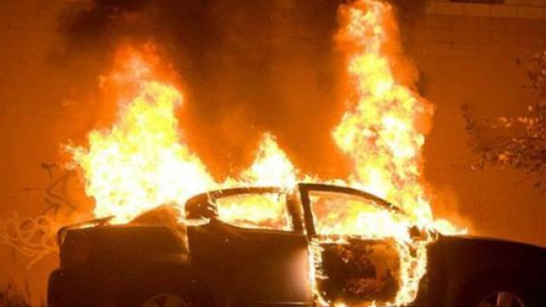 Kρήτη: Αυτοκίνητο «λαμπάδιασε» μετά από εκτροπή