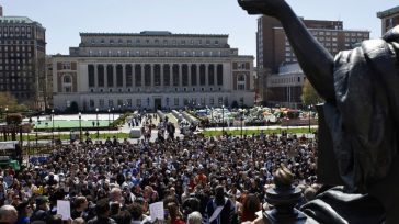 Εξαπλώνεται το κίνημα διαμαρτυρίας για τη Γάζα από τη Νέα Υόρκη έως την Καλιφόρνια