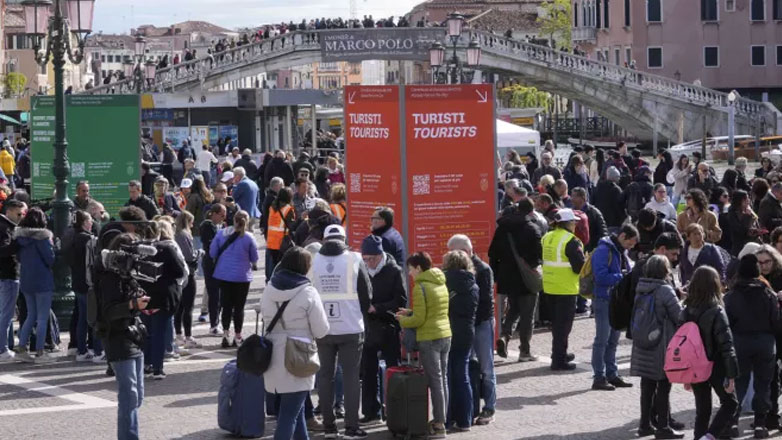 Βενετία: Τουριστικό εισιτήριο αλά… Ιταλικά – Μόνο ένας στους δέκα πλήρωσε