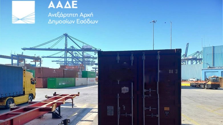 ΑΑΔΕ: Χιλιάδες φιάλες αλκοολούχων με παραποιημένες συσκευασίες δεσμεύτηκαν στον Πειραιά
