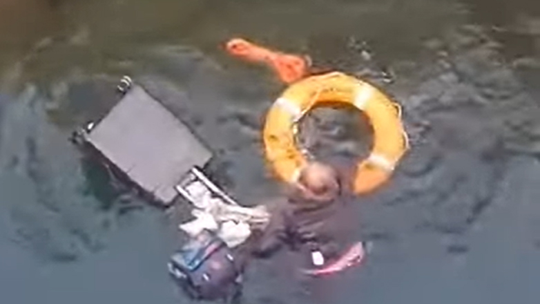 Πειραιάς: Τουρίστρια έπεσε στη θάλασσα