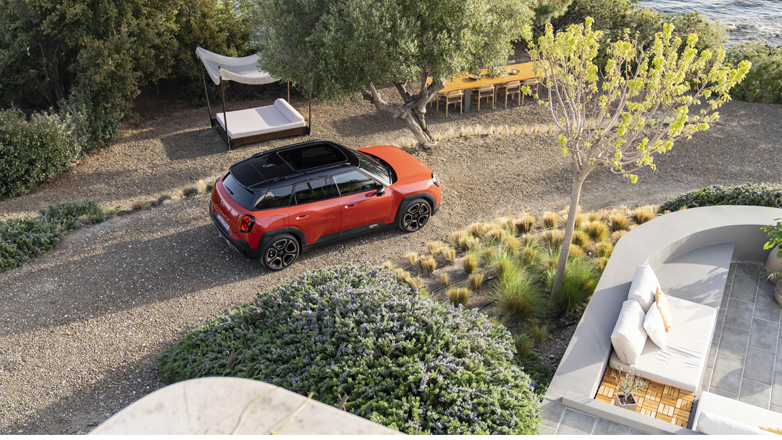 MINI Aceman: Ηλεκτρική κίνηση αλλά με επιδόσεις που δεν σε αφήνουν αδιάφορο