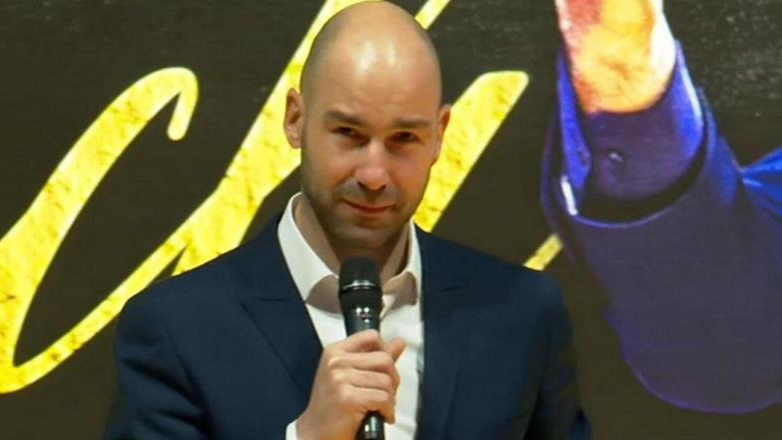 Προπονητής της χρονιάς στο BCL ο Σπανούλης – Δάκρυσε ο κόουτς του Περιστερίου κατά την παραλαβή του βραβείου του