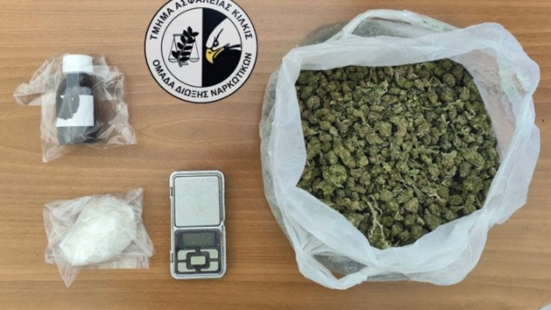 Θεσσαλονίκη: Χειροπέδες σε άνδρα που έκρυβε στο σπίτι του κοκαΐνη, κάνναβη και μεθαδόνη