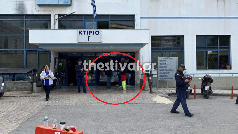 Θεσσαλονίκη: Αυτοκίνητο «μπούκαρε» σε κτήριο του Ιπποκράτειου Νοσοκομείου