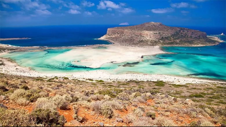 Επιχείρηση απεγκλωβισμού τουρίστριας στον Μπάλο Κισάμου στα Χανιά Επιχείρηση απεγκλωβισμού τουρίστριας στον Μπάλο Κισάμου στα Χανιά