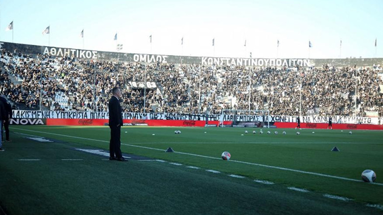 Με 11′ καθυστέρηση η σέντρα στην Τούμπα: Δεν ξεκινούσε το ματς ο Σρέντερ λόγω πανό για Κατσούρη, ΑΕΚ και Μελισσανίδη!