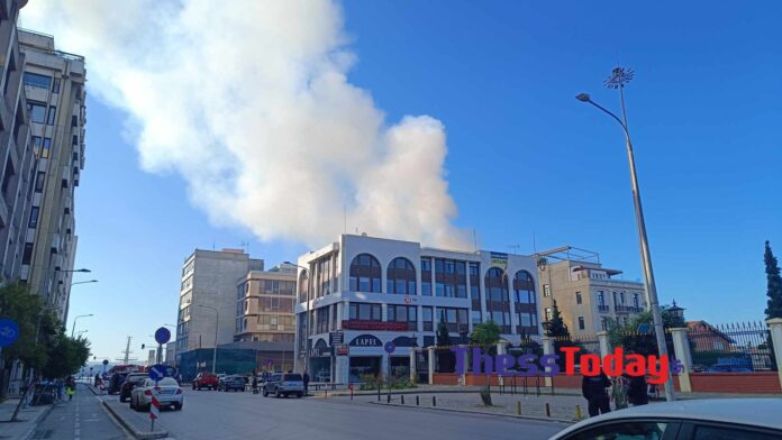 Μεγάλη πυρκαγιά σε νυχτερινό κέντρο στη Θεσσαλονίκη