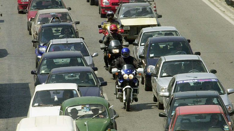 Κίνηση: Νταλίκα συγκρούστηκε με δύο ΙΧ στον Κηφισό – Μεγάλο μποτιλιάρισμα