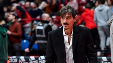 Αντιδρά ο Γιαννακόπουλος για τους οπαδούς της Μακάμπι: «Ελπίζω η Ευρωλίγκα να κάνει ό,τι πρέπει»-Πέταξε για Βελιγράδι