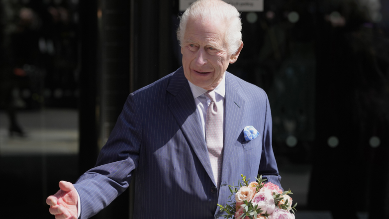Ο βασιλιάς Κάρολος επέστρεψε στα δημόσια καθήκοντά του