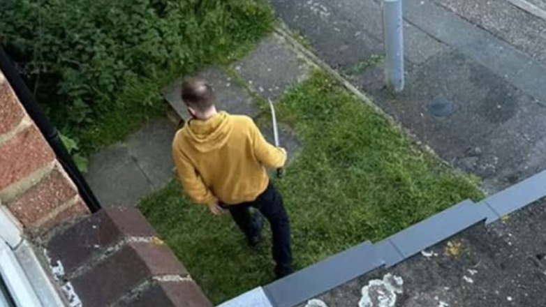 Λονδίνο: Άνδρας επιτέθηκε με σπαθί σε επιβάτες του Μετρό – Τέσσερις τραυματίες