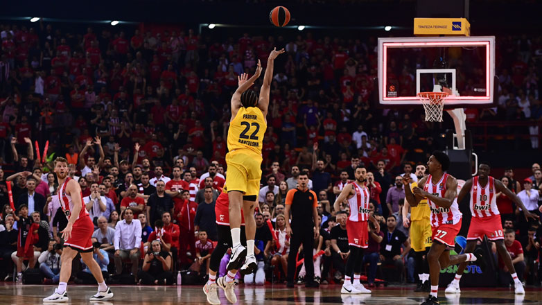 Έχασε με αμφισβητούμενο φάουλ ο Ολυμπιακός, 82-80 η Μπαρτσελόνα