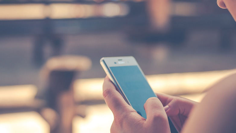 Περισσότερα από 5 δισ. έξυπνα κινητά τηλέφωνα και social media επιδρούν στο ηλεκτρονικό εμπόριο