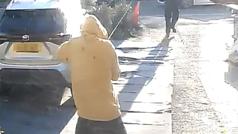 Λονδίνο: Η στιγμή της σύλληψης του δράστη της επίθεσης με το σπαθί – Δέχθηκε τρία χτυπήματα από taser για να ακινητοποιηθεί