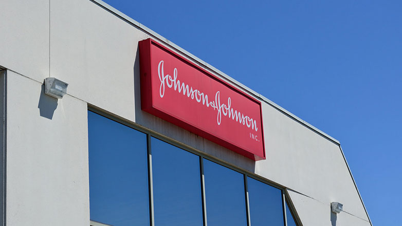 Η Johnson & Johnson διατεθειμένη να πληρώσει σχεδόν 6,5 δισεκ. δολάρια για τον διακανονισμό αγωγών