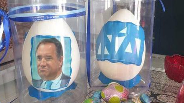 Ο Άδωνις και σε… πασχαλινό αυγό!