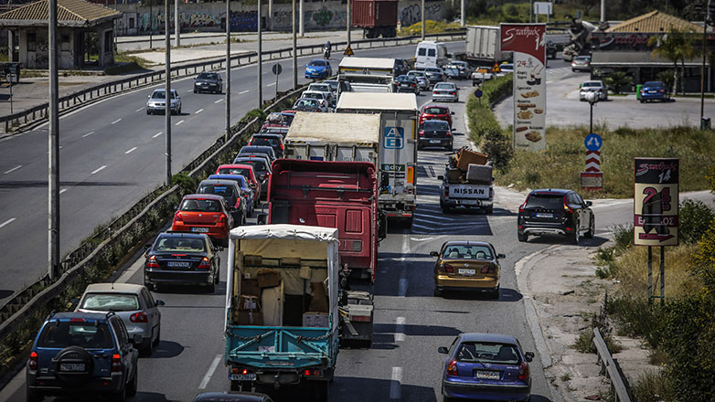Έξοδος εκδρομέων του Πάσχα: Παραμένει αυξημένη η κίνηση στην Αθηνών-Κορίνθου