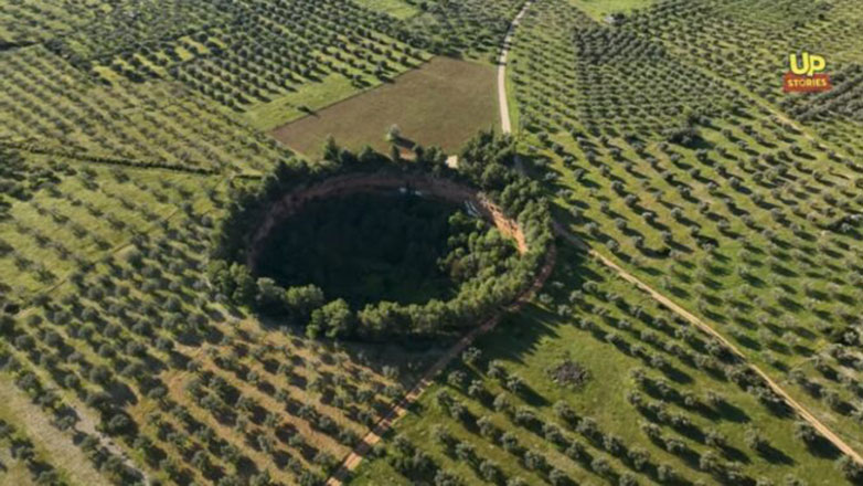 Ανάσταση μέσα σε έναν όμορφο κρατήρα – Δείτε που βρίσκεται το πιο ξεχωριστό εκκλησάκι της Ελλάδας