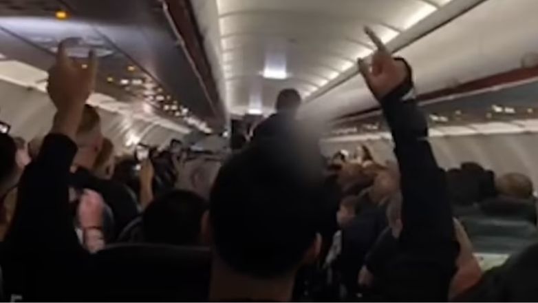 Ζευγάρι προκάλεσε αναγκαστική προσγείωση στο Ηράκλειο – Ζητωκραύγαζαν οι επιβάτες όταν απομακρύνθηκαν