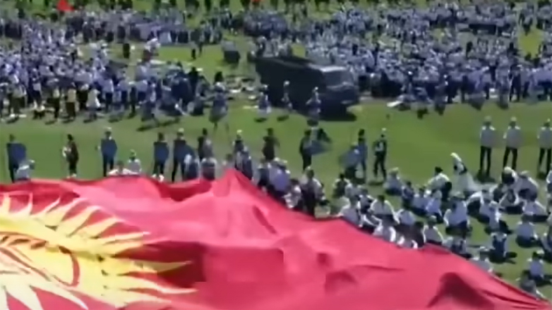 Κιργιστάν: Ξέχασε να βάλει χειρόφρενο στο όχημά του και παρέσυρε 29 μαθητές