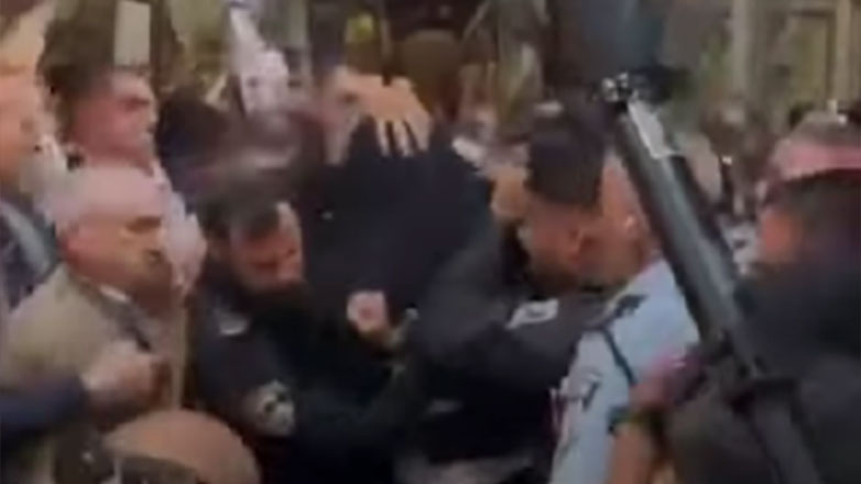Ισραήλ: Οι Αρχές συνέλαβαν τον φρουρό του Έλληνα πρόξενου στην αφή του Αγίου Φωτός