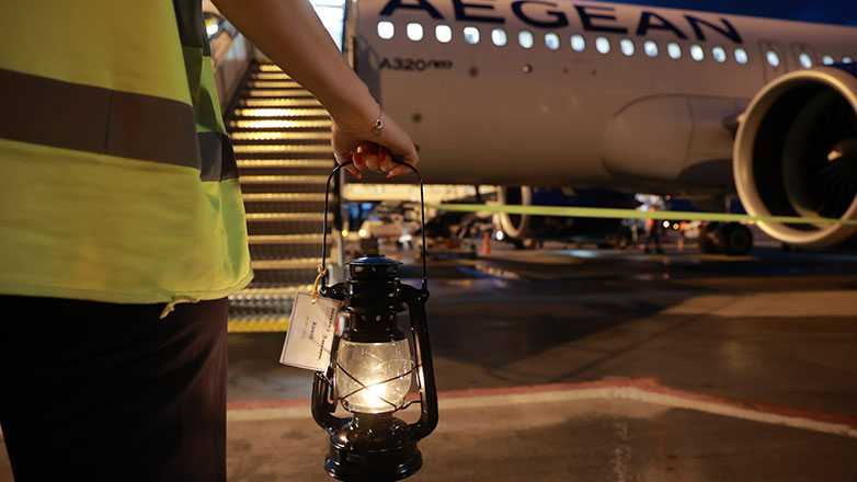 Η AEGEAN και η Olympic Air μετέφεραν το Άγιο Φως στην ελληνική επικράτεια