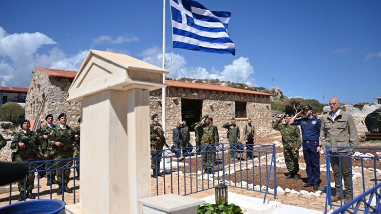 Φυλάκια στο Καστελλόριζο επισκέφθηκε ο Δένδιας Φυλάκια στο Καστελλόριζο επισκέφθηκε ο Δένδιας