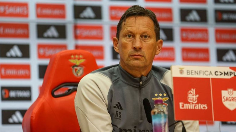 Ο Σμιντ διέψευσε για Μπάγερν: «Θα μείνω στη Μπενφίκα μέχρι το 2026»