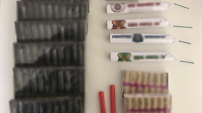 Συνελήφθησαν τρεις ανήλικοι με 288 κροτίδες στο Κορωπί