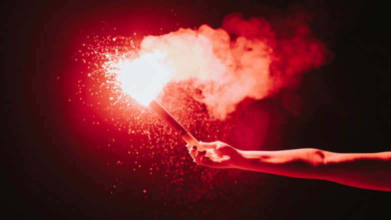 Καλαμάτα: Πατέρας και κόρη τραυματίστηκαν από ναυτική φωτοβολίδα