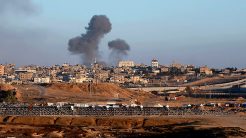 Βομβαρδίζεται η Ράφα – Σε τεντωμένο σχοινί οι συνομιλίες για εκεχειρία