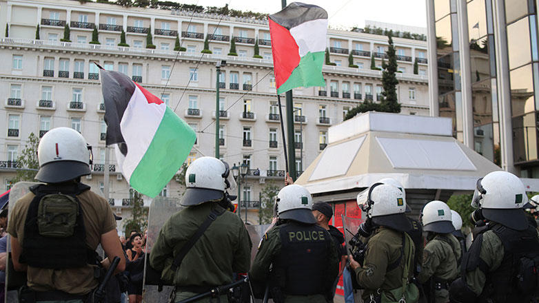 Ένταση και επεισόδια σε διαδήλωση στο Σύνταγμα κατά του πολέμου στη Γάζα