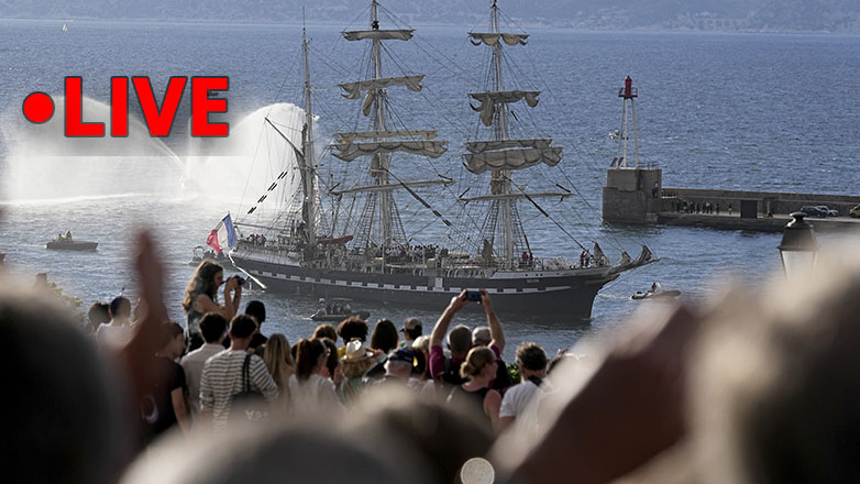 Η Ολυμπιακή φλόγα στο λιμάνι της Μασσαλίας Η Ολυμπιακή φλόγα στο λιμάνι της Μασσαλίας