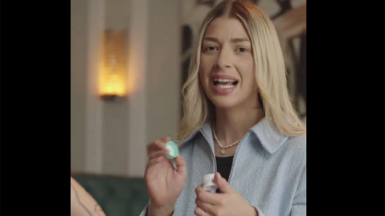 Δείτε την μακιγιέζ της Ελληνικής Αστυνομίας με το… κράνος!