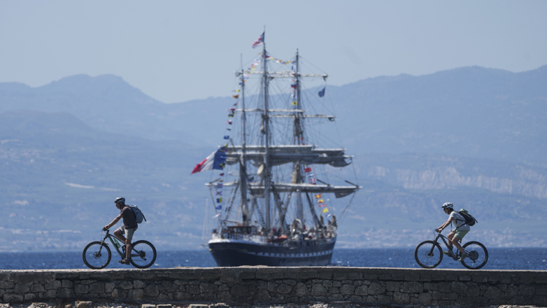 Γαλλία: Έφτασε στα ανοικτά της Μασσαλίας η φλόγα των Ολυμπιακών Αγώνων