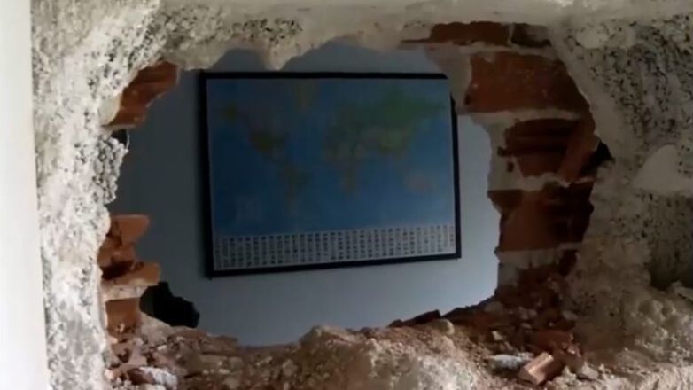 Ριφιφί στον Πειραιά: Πώς «τρύπωσαν» οι δράστες στην εταιρεία εμπορίας χρυσού – Έκοψαν καλώδια τηλεφώνων και ίντερνετ