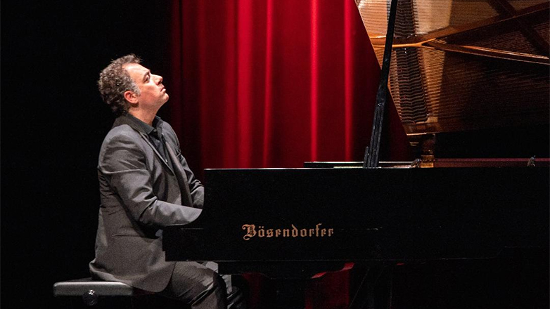 «Το Βαλς των Χαμένων Oνείρων»: Ένα ρεσιτάλ πιάνου από τον Μανώλη Νεοφύτου στον Φιλολογικό Σύλλογο «Παρνασσός»