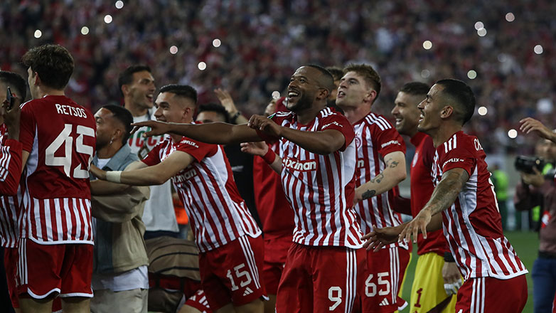 Μητσοτάκης: «Θερμά συγχαρητήρια για την ιστορική πρόκριση του Ολυμπιακού στον τελικό του Conference League» Μητσοτάκης: «Θερμά συγχαρητήρια για την ιστορική πρόκριση του Ολυμπιακού στον τελικό του Conference League»