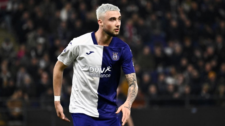 Ο Ντεμπάστ είναι η πρώτη μεταγραφή της πρωταθλήτριας Σπόρτινγκ