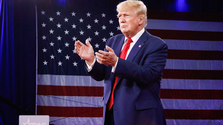 Ο Τραμπ υποσχέθηκε στους επικεφαλής πετρελαϊκών εταιρειών να αναιρέσει πολιτικές του προέδρου Μπάιντεν Ο Τραμπ υποσχέθηκε στους επικεφαλής πετρελαϊκών εταιρειών να αναιρέσει πολιτικές του προέδρου Μπάιντεν