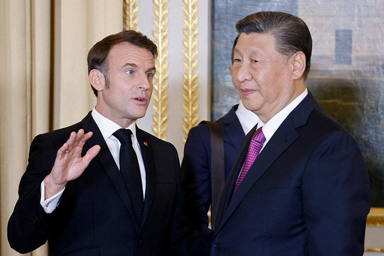 Το κονιάκ του Macron, το μόνο πράγμα που «ζέστανε» την επίσκεψη του Xi