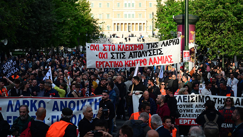 Συγκέντρωση πλατείας Συντάγματος: «Το έγκλημα στη ΛΑΡΚΟ δεν θα περάσει!»