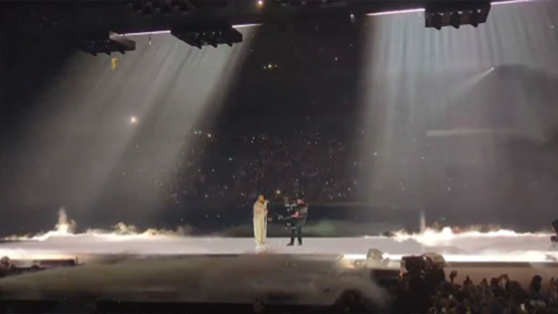 Eurovision: Ο Γάλλος τραγουδιστής διέκοψε την πρόβα του και έστειλε αντιπολεμικό μήνυμα!