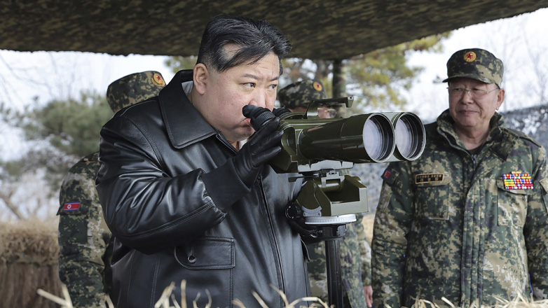 Βόρεια Κορέα: Ο Κιμ Γιονγκ Ουν επιθεώρησε συστήματα πολλαπλών εκτοξευτών πυραύλων