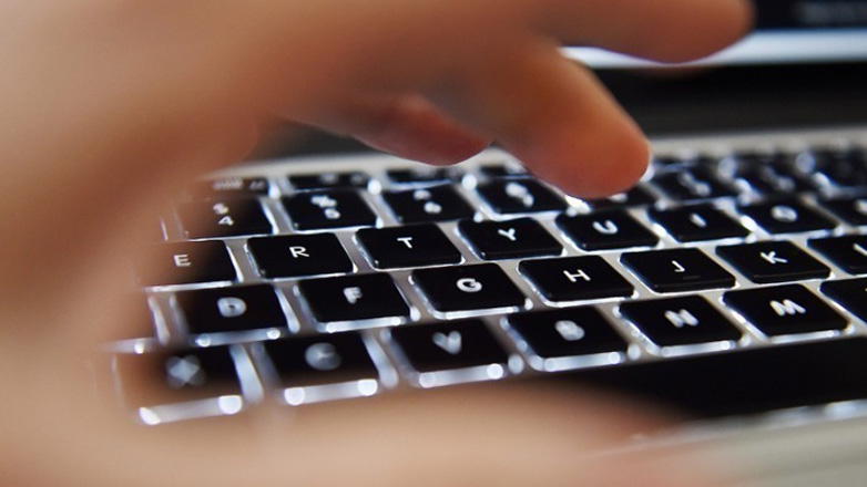 Χαλκιδική: Πουλούσαν επώνυμα προϊόντα «μαϊμού» σε ηλεκτρονικά καταστήματα – Δικογραφία σε βάρος 12 ατόμων για 75 απάτες